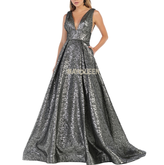Dresses & Skirts - New formal evening ball gown in silver